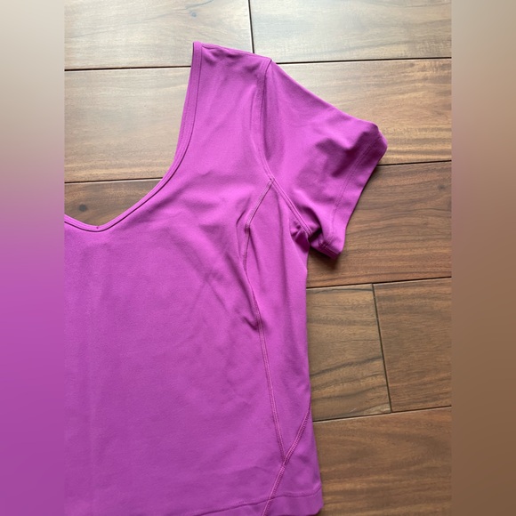 Lululemon Aligh T-Shirt Vivid Plum Size 8 - Picture 6 of 8